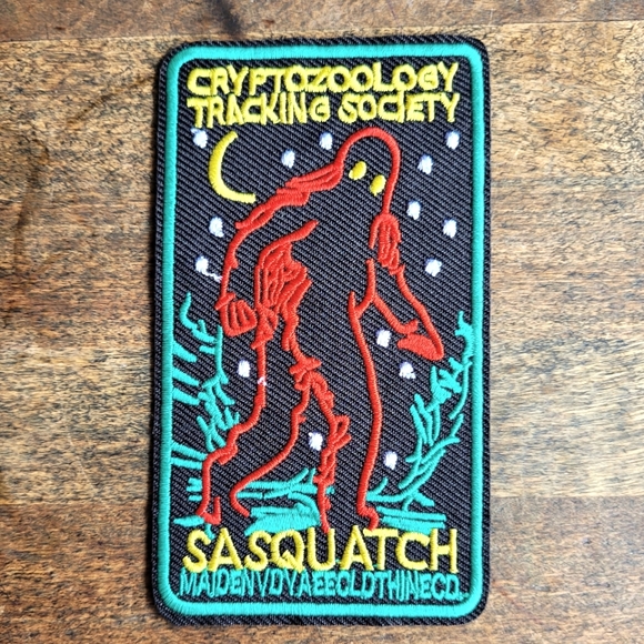 Sasquatch Bigfoot Yeti Cryptid Embroidered Iron on Patch - Picture 1 of 2